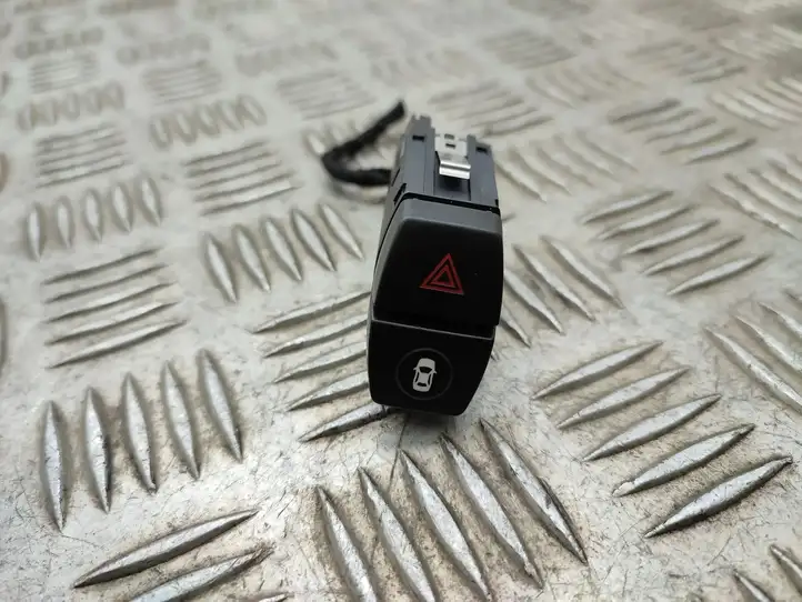 BMW 2 F46 (2015 - ) 6842274 Включатель аварийных фонарей — фото 1