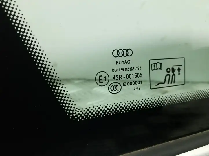 Audi A4 S4 B9 (2015 - 2019) 8W9845297F Заднее боковое стекло — фото 2