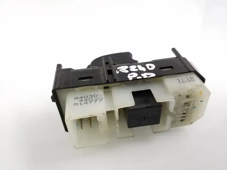 Toyota Avensis Verso (2001 - 2004) 8403044020 Блок кнопок стеклоподъемников — фото 2