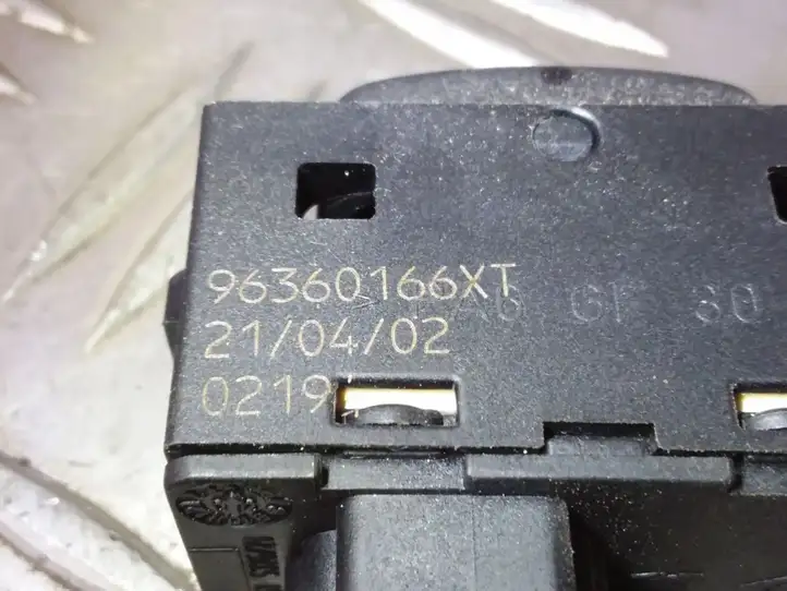 Peugeot 307 CC (2001 - 2005) 96360166XT Блок кнопок стеклоподъемников — фото 3