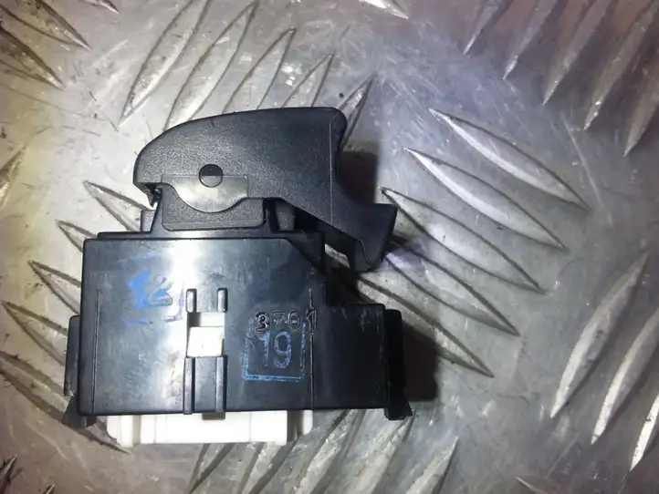 Toyota Avensis T220 (2000 - 2003) 3701 Блок кнопок стеклоподъемников — фото 4