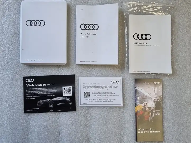 Audi Q3 F3 (2018 - ) 83A012721BJ Сервисная книжка — фото 3