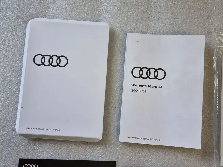 Audi Q3 F3 (2018 - ) 83A012721BJ Сервисная книжка — фото 4