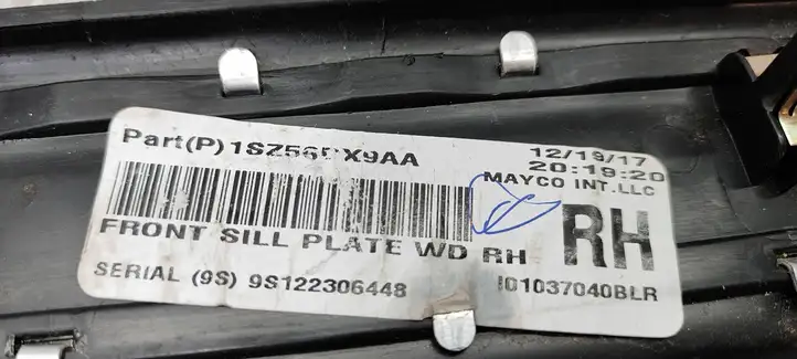 Dodge Durango (2013 - ) 1SZ56DX9AA Внутренняя отделка переднего порога — фото 8