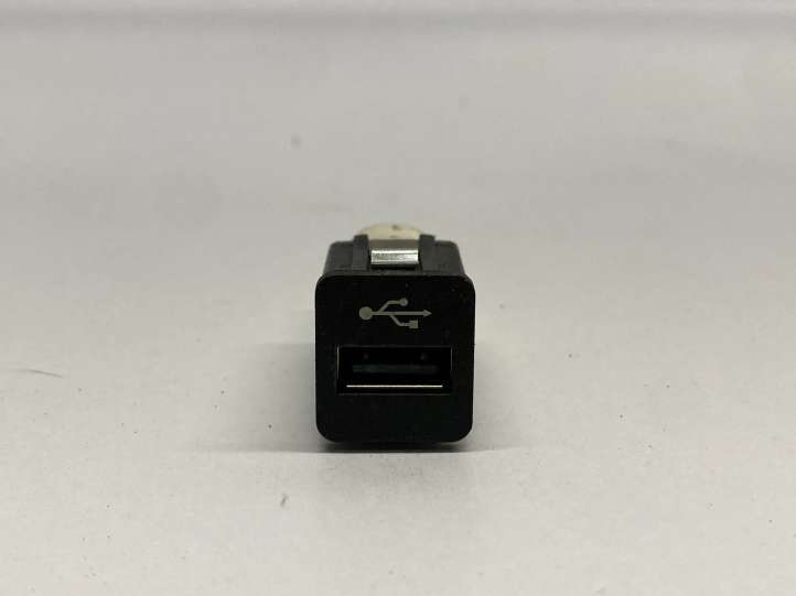 9167196 BMW 5 F10 F11 USB jungtis