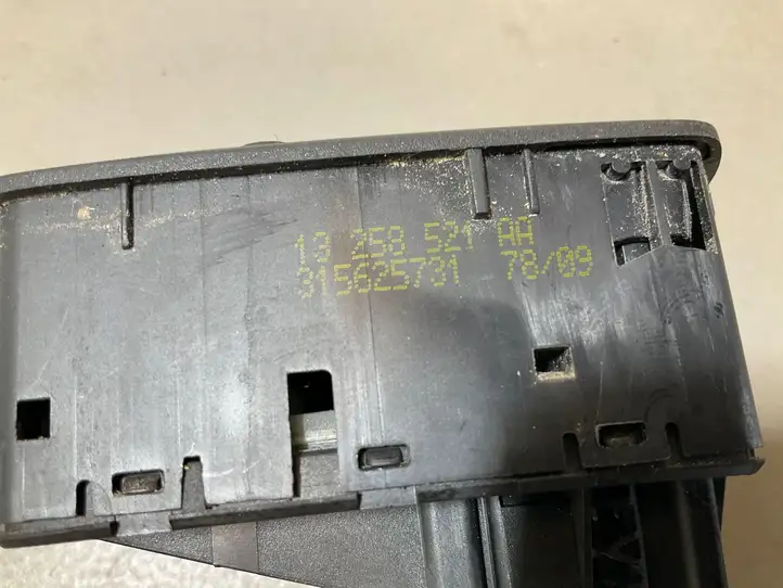 Opel Corsa D (2010 - 2014) 13258521 Кнопка стеклоподъемников — фото 3