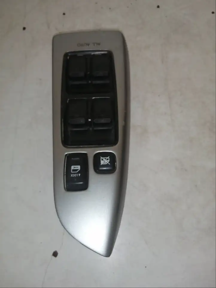 Toyota Land Cruiser (J120) (2002 - 2009) 8404060013 Блок кнопок стеклоподъемников — фото 2