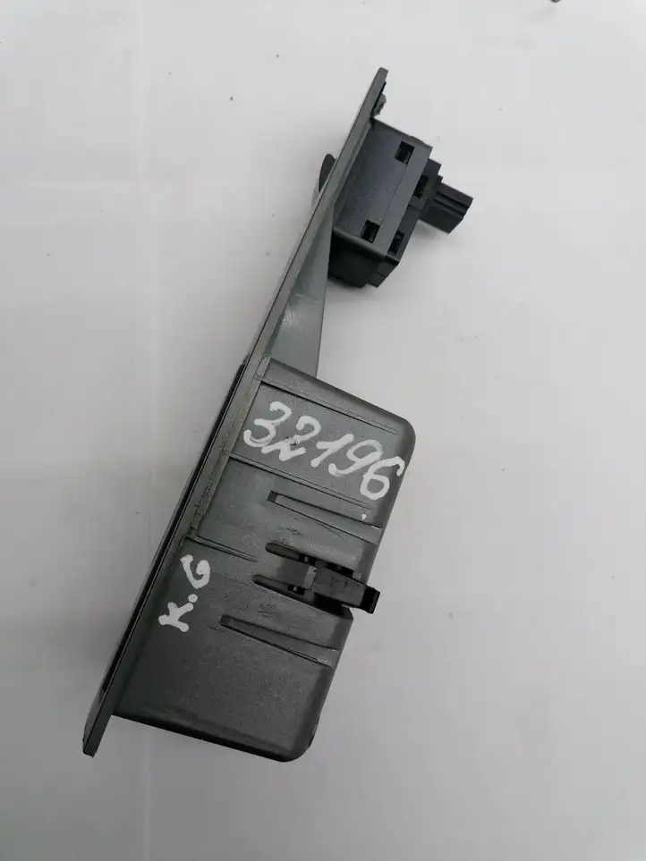 BMW 7 E65 E66 (2001 - 2008) 8379597 Кнопка стеклоподъемников — фото 3