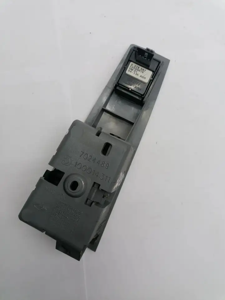 BMW 7 E65 E66 (2001 - 2008) 8379597 Кнопка стеклоподъемников — фото 4
