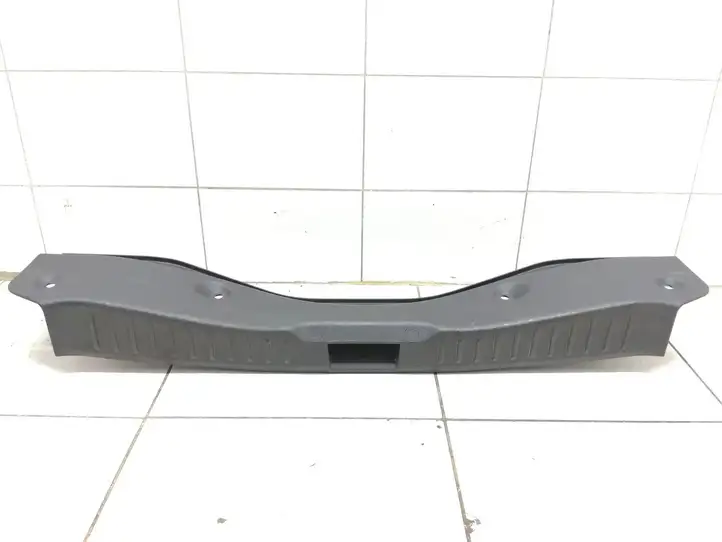Ford Focus (2011 - 2015) BM51A40352ABW Отделка порога багажника — фото 2