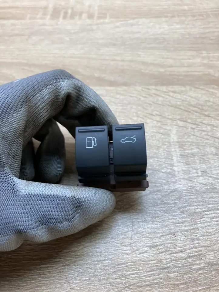 (2005 - 2010) B6fueltankswitch Включатель открытия топливного бака — фото 2