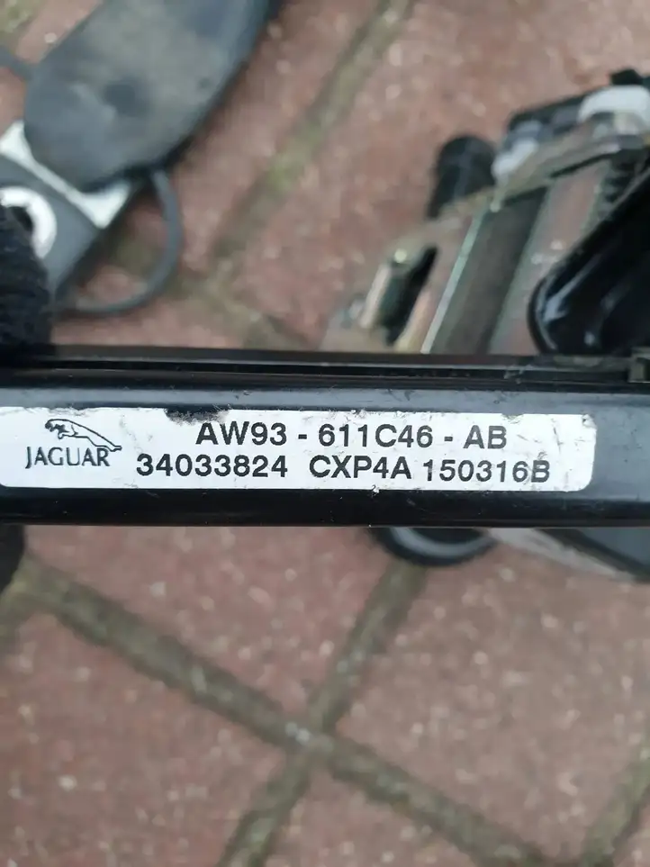Jaguar XF (2007 - 2015)  AW93611C46AB Передний ремень безопасности