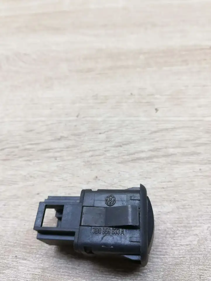Volkswagen PASSAT B5.5 (2001 - 2005)  3b0959833a Включатель открытия топливного бака