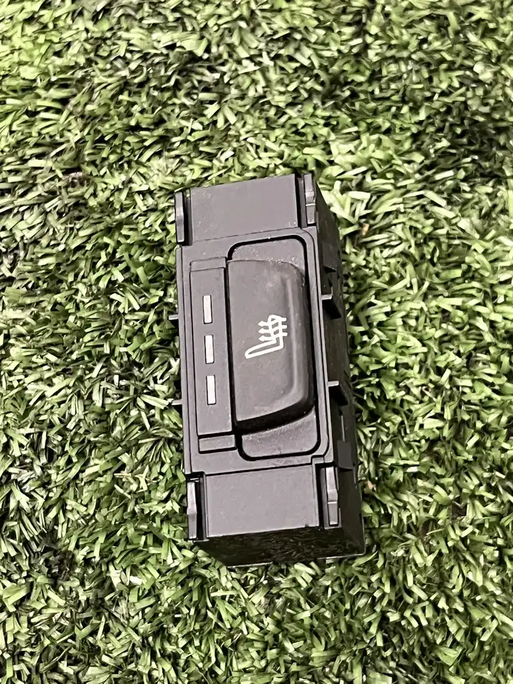BMW X5 G05 (2018 - ) 6828058 Включатель обогрева — фото 1