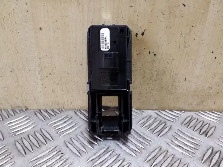Land Rover Discovery 3 - LR3 (2004 - 2009) YUD501080PVJ Другие включатели / ручки/ переключатели — фото 3
