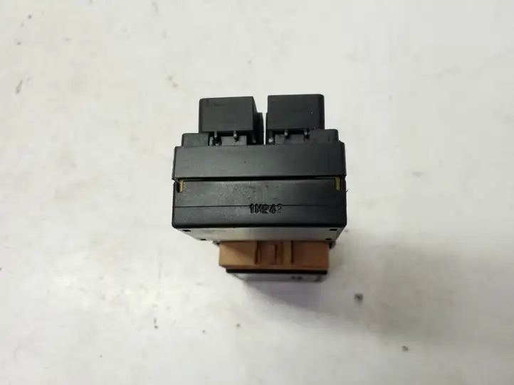 Chevrolet Captiva (2011 - 2013) 20987344 Кнопка стеклоподъемников — фото 3