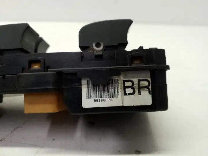 Chevrolet Captiva (2006 - 2011) 202005436 Кнопка стеклоподъемников — фото 2