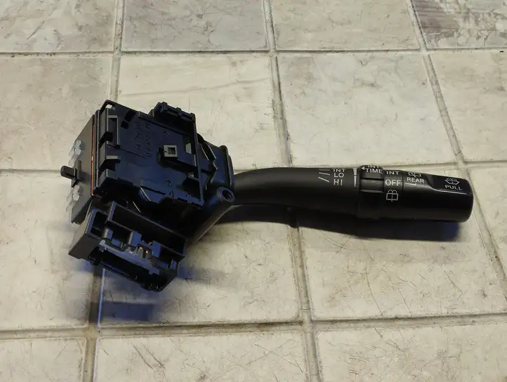 Toyota Corolla Verso AR10 (2004 - 2009) 8465205150 Переключатель стеклоочистителей — фото 2