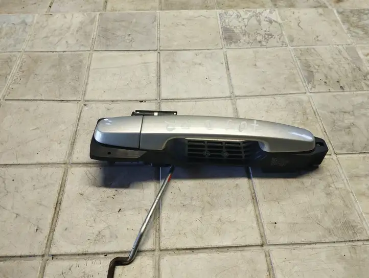 Toyota Corolla Verso AR10 (2004 - 2009) 242302 Наружная ручка двери — фото 4