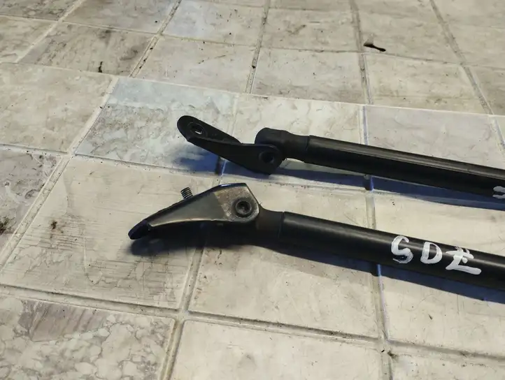 Toyota Corolla Verso AR10 (2004 - 2009) 689600F012 Амортизатор крышки багажника — фото 2