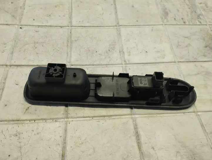 Peugeot 5008 (2009 - 2013) 96650618ZD Блок кнопок стеклоподъемников — фото 5