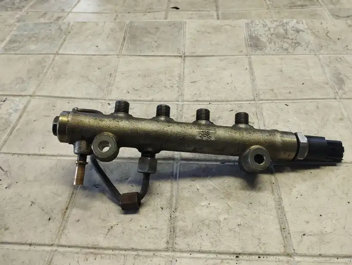 Peugeot 307 CC (2001 - 2005) 0445214028 Магистральная топливная трубка — фото 5