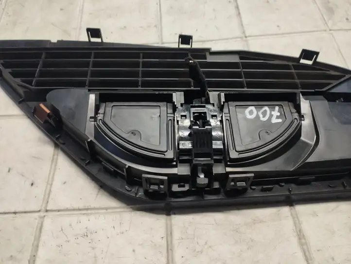 Citroen C5 (2008 - 2017) 9682652877 Центральный воздушный дефлектор — фото 2
