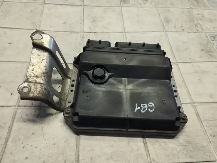 Toyota Yaris (2005 - 2009) 8966152J50 Блок управления двигателем (ЭБУ) — фото 5