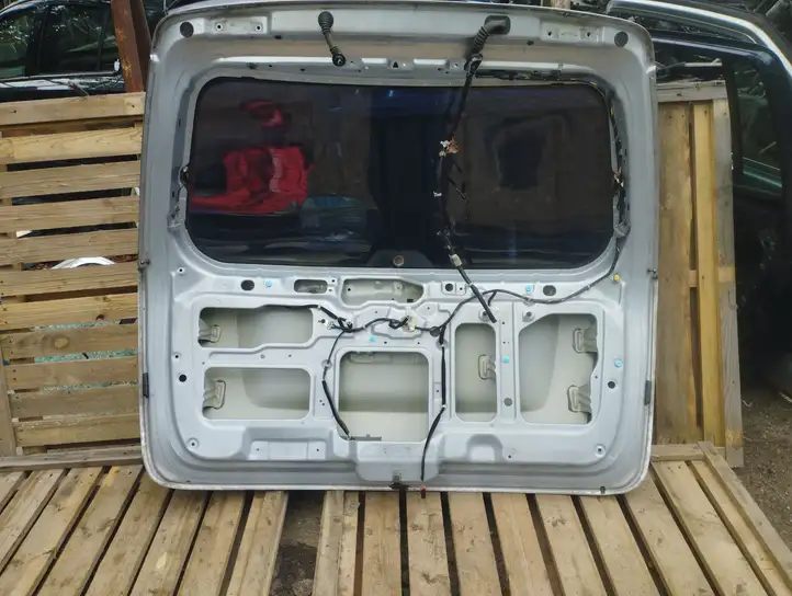 Kia Carnival (2006 - 2014) Крышка багажника — фото 4