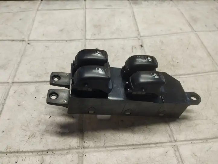 Hyundai Santa Fe (2000 - 2005) 9357026100 Кнопка стеклоподъемников — фото 1