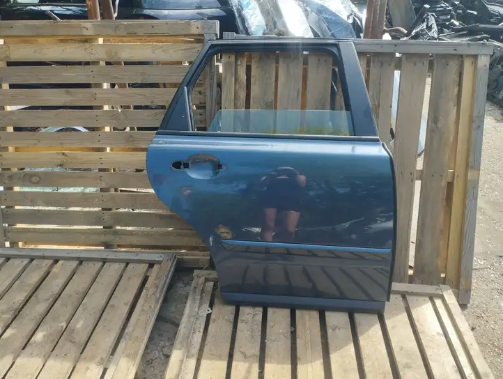 Volvo V50 (2004 - 2008) Задняя дверь — фото 1