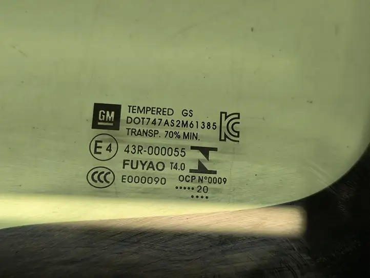 Chevrolet Bolt (2017 - ) 95441208 Треугольное стекло кузова — фото 3