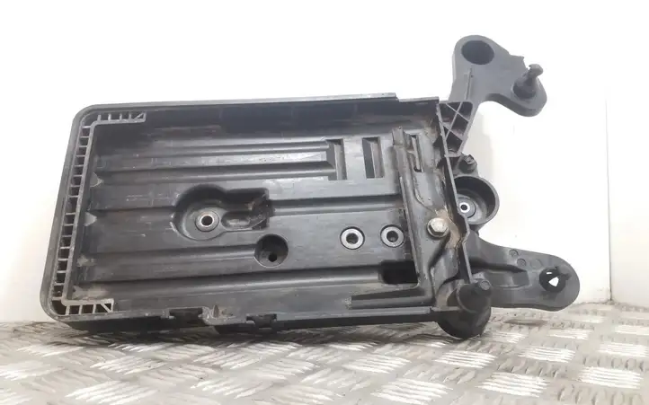 Seat Leon (5F) (2012 - 2019) 5Q0915321G Площадка аккумулятора — фото 1