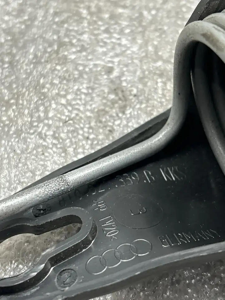 Audi A5 (2007 - 2011)  8T0827339B Другая деталь салона