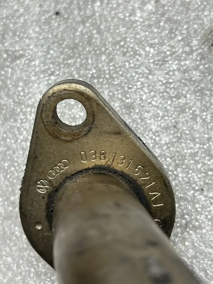 Volkswagen PASSAT B5 (1997 - 2000) 038131521AJ Трубки и шланги — фото 2