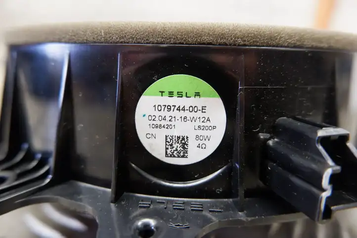 Tesla Model 3 (2017 - 2023) 107974400E Динамики передних дверей — фото 4