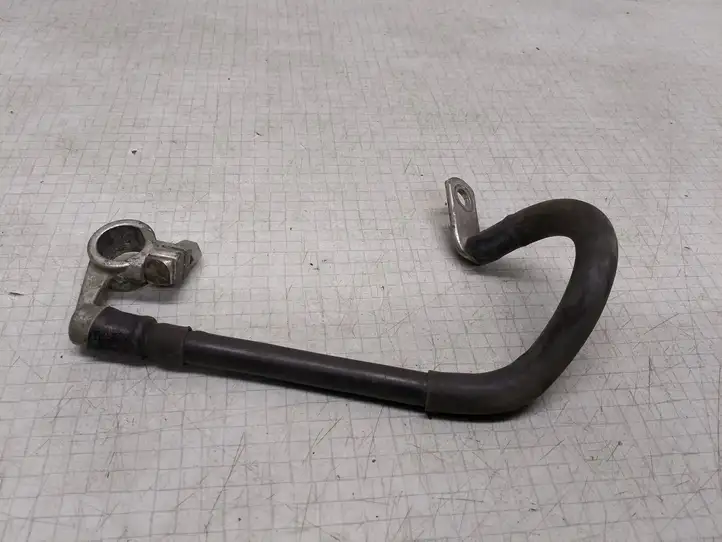 Volkswagen PASSAT B6 (2005 - 2010)   Минусовый провод (аккумулятора)