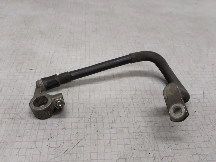 Volkswagen PASSAT B6 (2005 - 2010)   Минусовый провод (аккумулятора)