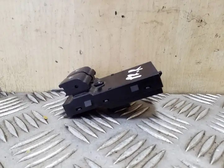 Opel Astra J (2009 - 2012) 13305978 Кнопка стеклоподъемников — фото 3