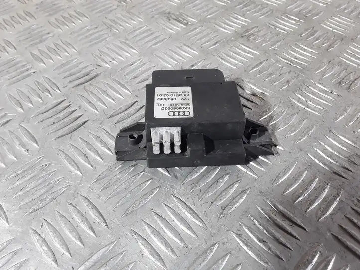 Audi A4 S4 B8 8K (2007 - 2011) 8K0906093D Реле насоса горючего — фото 4