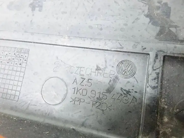 Volkswagen Golf V (2003 - 2009) 1K0915443A Крышка ящика аккумулятора — фото 2