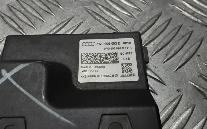 Audi A4 S4 B9 (2015 - 2019) 8W0906093D Блок управления топливным насосом — фото 2