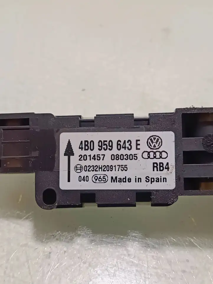 Audi A3/S3 8P (2004 - 2008) 4B0959643E Датчик удара SRS — фото 3