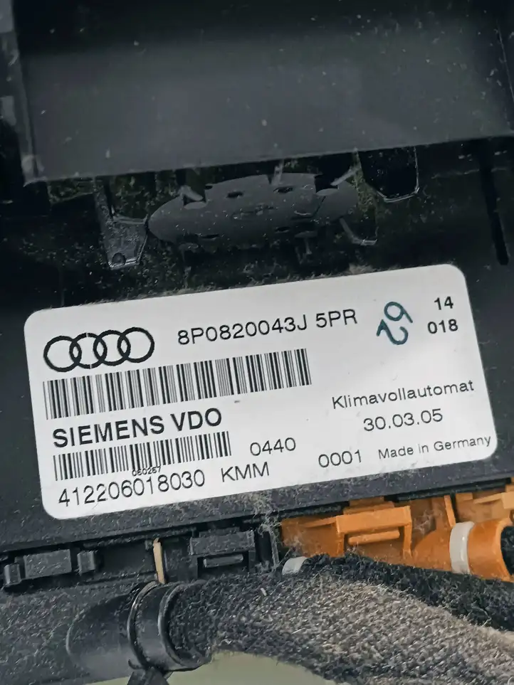 Audi A3/S3 8P (2004 - 2008) 8P0820043J Блок управления климат-контролем — фото 3