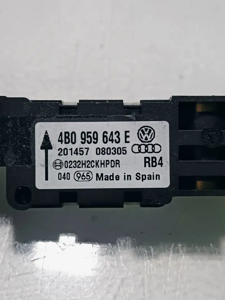 Audi A3/S3 8P (2004 - 2008) 4B0959643E Датчик удара SRS — фото 3