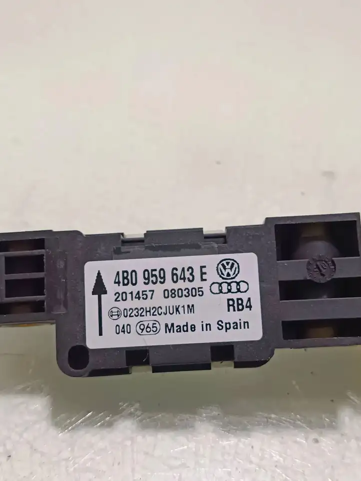 Audi A3/S3 8P (2004 - 2008) 4B0959643E Датчик удара SRS — фото 3