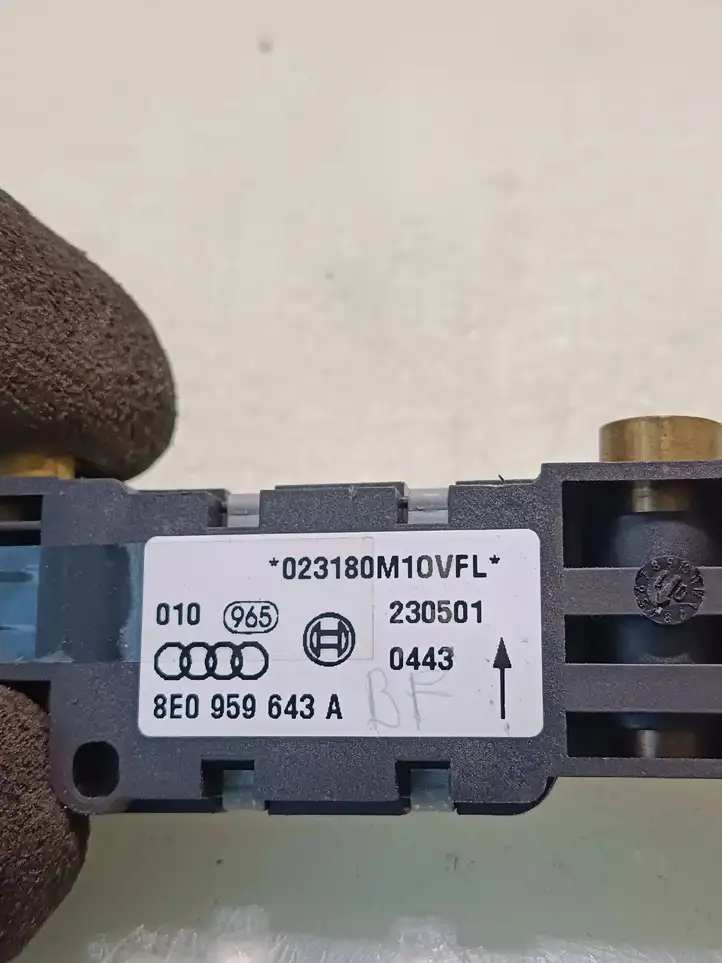 Audi A4 S4 B6 8E 8H (2000 - 2006) 8E0959643A Датчик удара SRS — фото 3