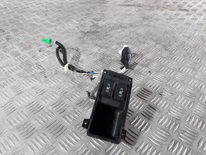 Honda CR-V (2006 - 2009)  83410SWAU010M1 Включатель обогрева