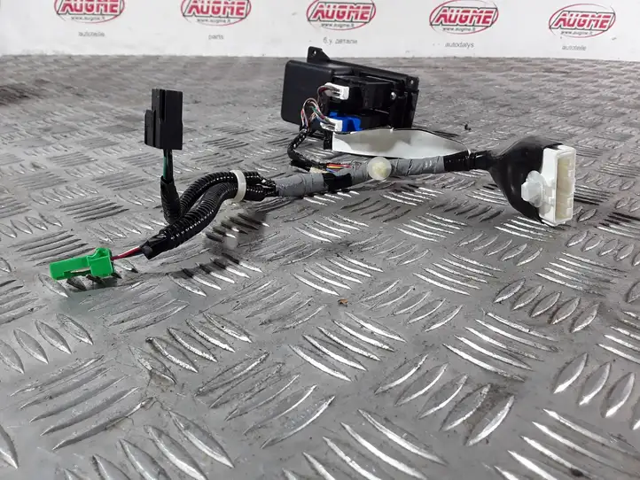 Honda CR-V (2006 - 2009)  83410SWAU010M1 Включатель обогрева