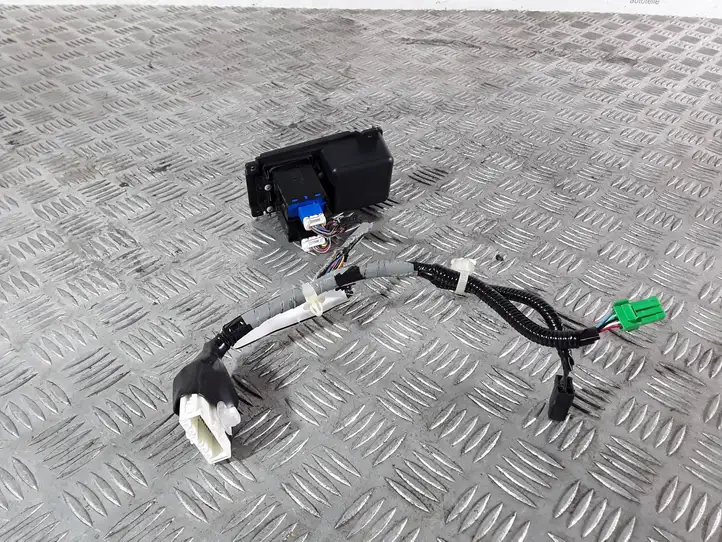 Honda CR-V (2006 - 2009)  83410SWAU010M1 Включатель обогрева